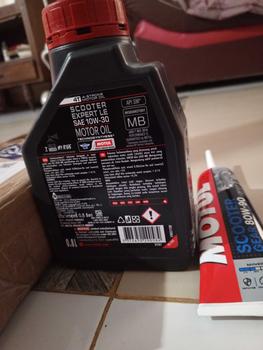 Product Review of OLI MOTUL SCOOTER EXPERT LE SAE 10W-30 800 ML - 1 LITER  (HIJAU) ORIGINAL Kendaraan Mesin Motor Motorcycle Oil from A**l F**i 1