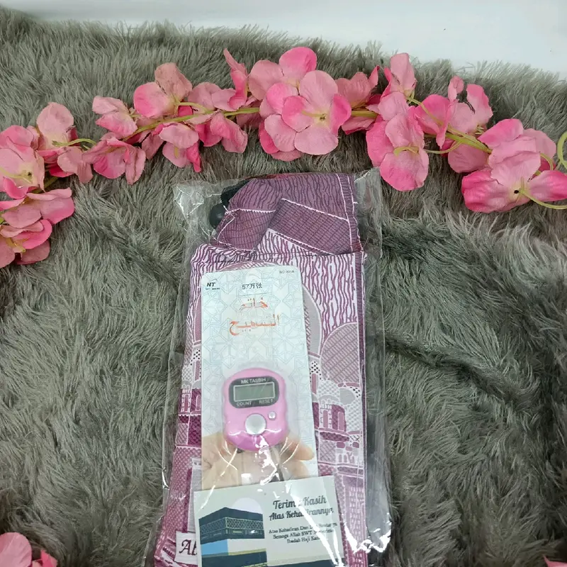 10 Pcs Souvenir Haji / Umroh / Tahlil / Tasyakuran, Termasuk sajadah travel jumbo,Tasbih Digital/tasbih 33 butir, dan Kartu Ucapan Muslim polosan zk hitam musim semi white 3