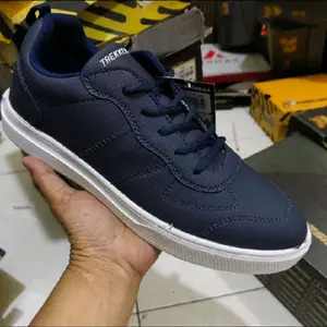 sepatu cowok trekers Carson