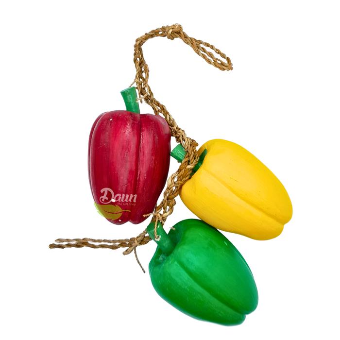 Gambar Renteng Paprika Kayu isi 3 | Hiasan Gantung dari Daun The Gift Shop Kab. Badung Tokopedia