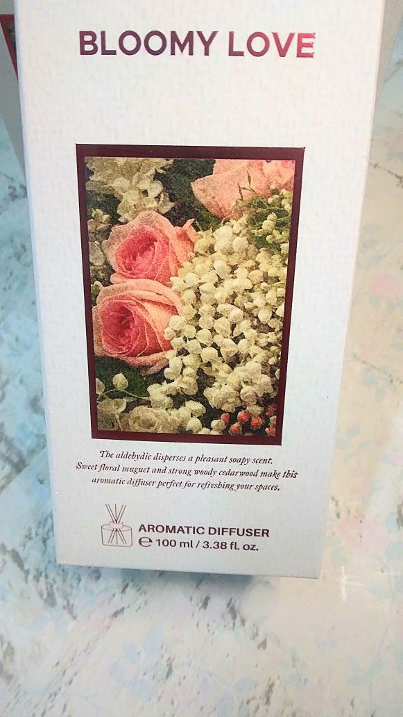 Product Introduction of AROMATIC DIFFUSER  100ML  LONG LASTING  FOR BIGGER OPEN SPACE ie LIVING ROOM  Bedroom  Supplies Long-lasting Liquid FRAGRANCE oil . Suitable for indoor home use and make good Housewarming Gift. 2 jenis Wangian Ekslusif Bloomy Love dan English Pear. 10