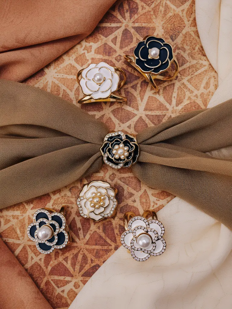 Ring Hijab Bunga Mutiara Cantik Bros Permata Bros Ring Mawar Ring Jilbab Wanita Muslim Accessories Syall Hiasan Hijab Kekinian Pelapis Logam Anti Karat Ring Cincin Kerudung Segi Empat Hiasan Mewah Elegant  stil hijab bros ring cincin hijab Terbaru