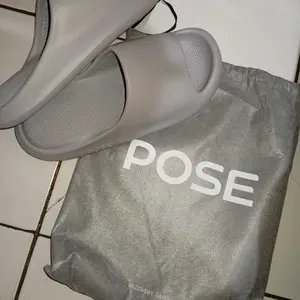 【SPECIAL CUMAN HARI INI】【KHUSUS DI LIVE】POSE Cloud Bounce Cat PawSandal  Anti Selip  Nyaman  Elastis  Materi EVA Cocok untuk Aktivitas di Dalam dan Luar Unisex Home Living 2025 5819