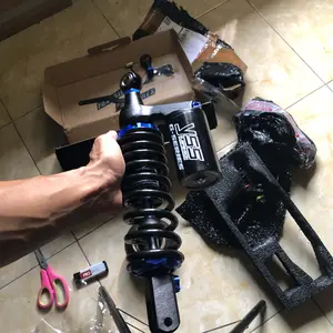 Shock breaker belakang matic single by race it UK 310/free anting atas 330 replika yss G series hitam lengkap dengan stiker universal beat vario scoopy lexy mio m3 vario 125 new mio j mio soul gt yamaha gear vario 150 dll