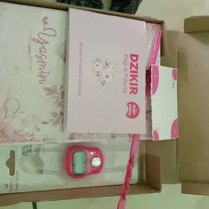 Hampers Gift Box Kado AL Qur'an A6 Dan Tasbih Digital Muslim/muslimah murah ukuran 14x10