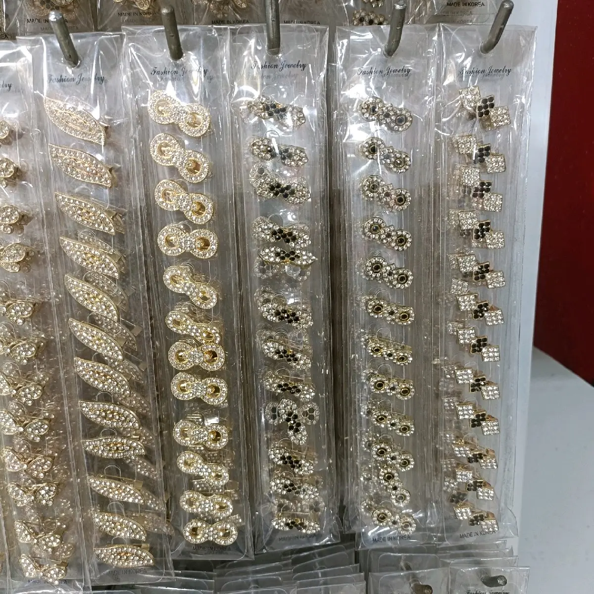 Bros Dagu Korea / Bros Dagu Mini Warna Silver. Gold . Hitam dan Mata Warna Warni
