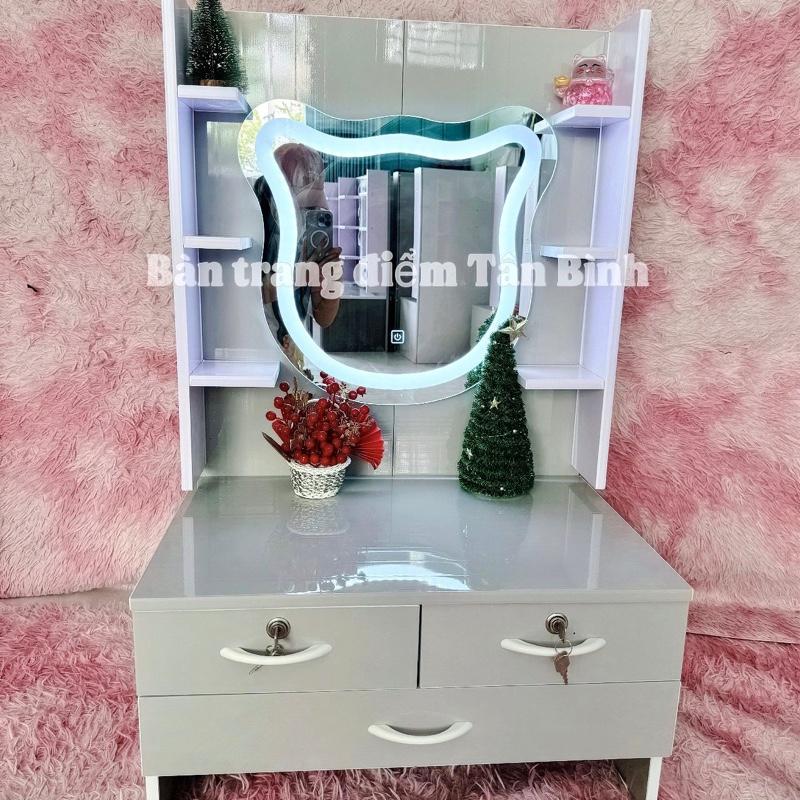 Bàn trang điểm 3 ngăn 2 hàng kệ gương gấu đèn led cảm ứng 3 màu Vietnam Có ngăn kéo ban