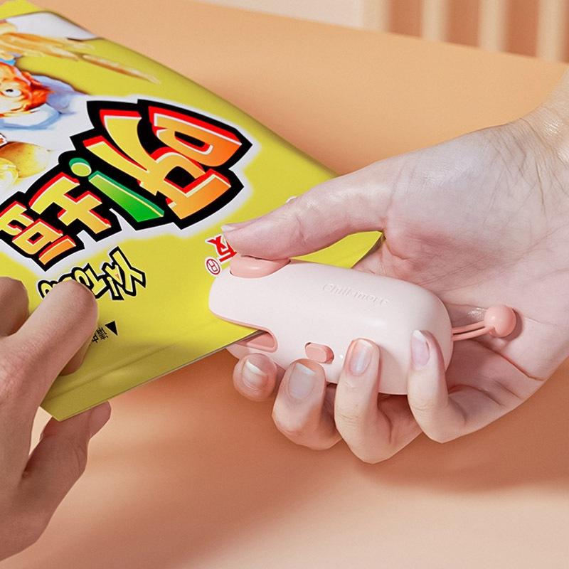  Máy Hàn Miệng Túi Mini Cầm Tay Có Thể Niêm Phong Máy Hàn Miệng Túi Thực Phẩm Bằng Nhựa Cho Gia Đình Đồ Ăn Nhẹ Bao Bì Thực Phẩm Túi Đựng Đồ Nhà Bếp Kẹp Gia Dụng Nhỏ Máy Hàn Nhiệt Cầm Tay Mini 