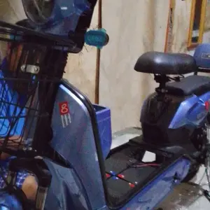 Sepeda listrik / motor berkecepatan tinggi 48V berdaya tinggi / kendaraan listrik mewah kelas atas 35KM/H Ban Lampu Control Kontrol Toys Remote