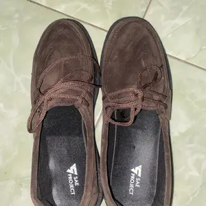 Chungky Sepatu Casual Pria Full Black Wallabee Clark Kasual dengan Desain Suede dan Tali Pengikat Hitam