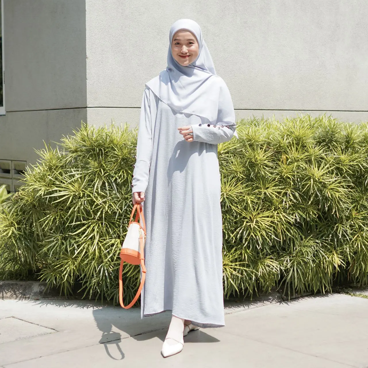 Zulfa Button Gamis Syari Crinkle Airflow – Bahan Premium untuk Busui dan Wudhu Friendly dengan Model Cuttingan A-Line Kancing