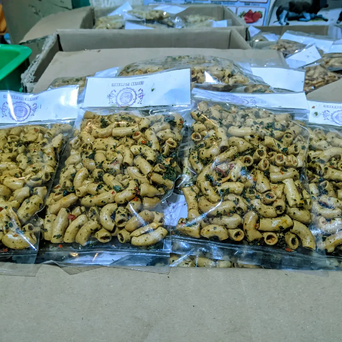 MAKARONI BANTET PEDAS DAUN JERUK KEMASAN 250GRAM