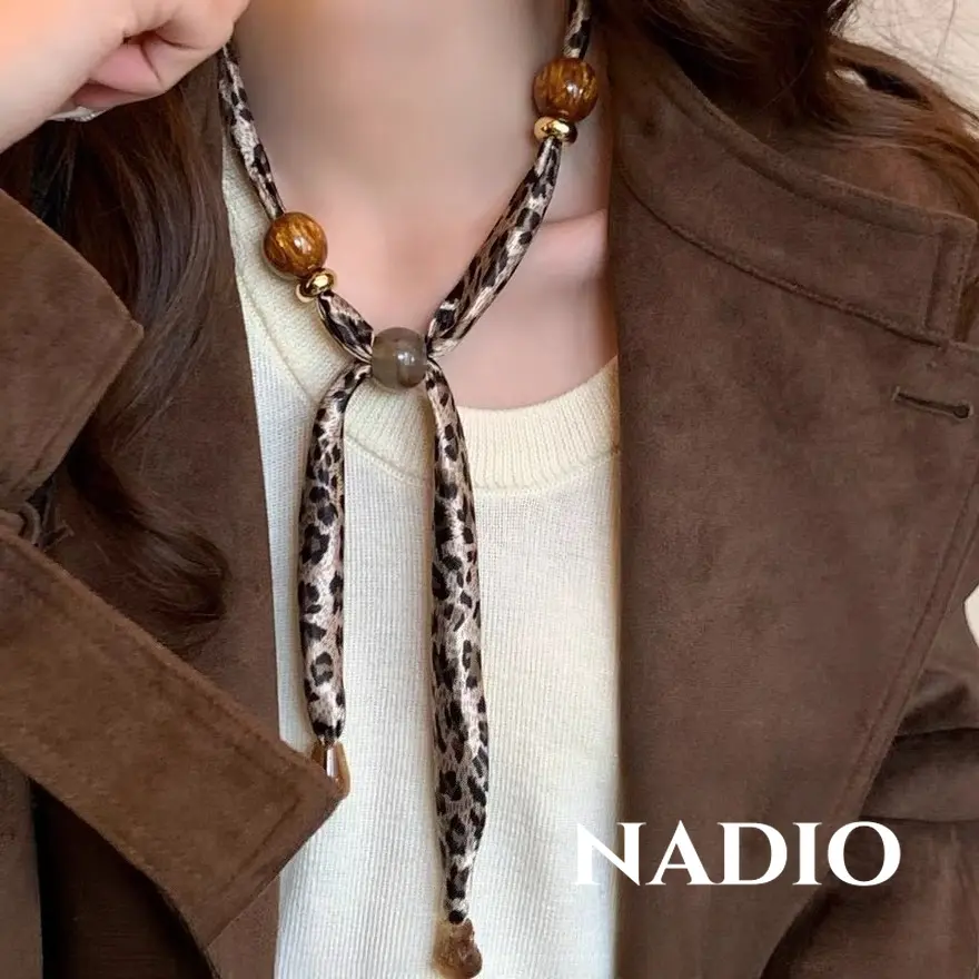 [Nadio] Kalung Syal Manik Hitam Putih Motif Macan Tutul Amber B227