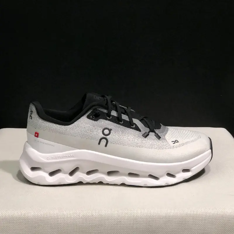 SEPATU ON CLOUDTILT PEARL IVORY YEARS Shop Tokopedia