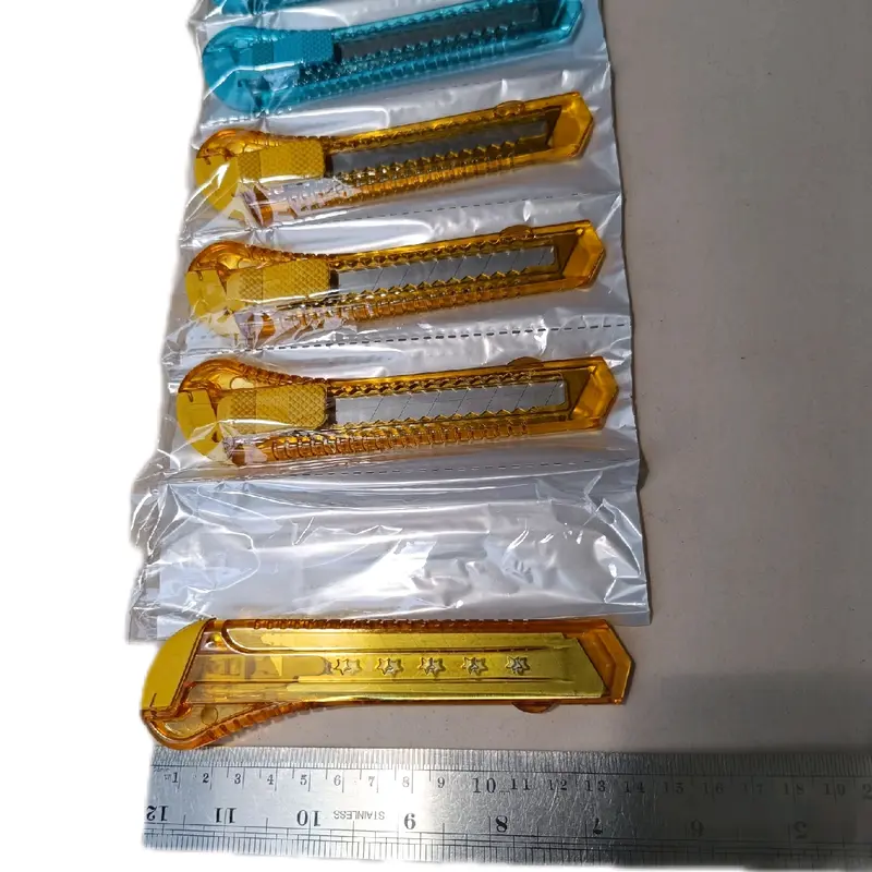 Cutter Besar Transparan ELEPHANT (1 Renteng Isi 12 Pcs) - Cocok untuk Pemotongan Kertas dan Karton di Sekolah dan Kantor 3