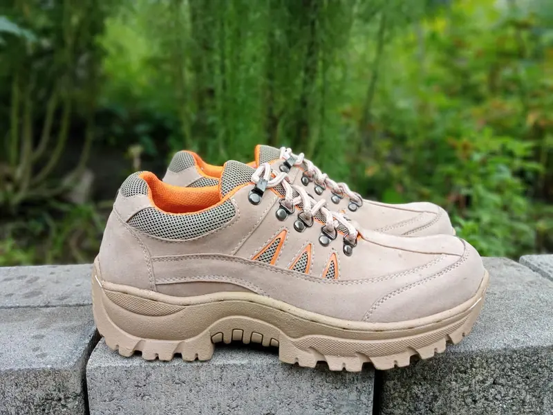 Sepatu Safety Pria Wanita Sepatu Gunung Hiking Unisex Sepatu Safety Ujung Besi shoes 3
