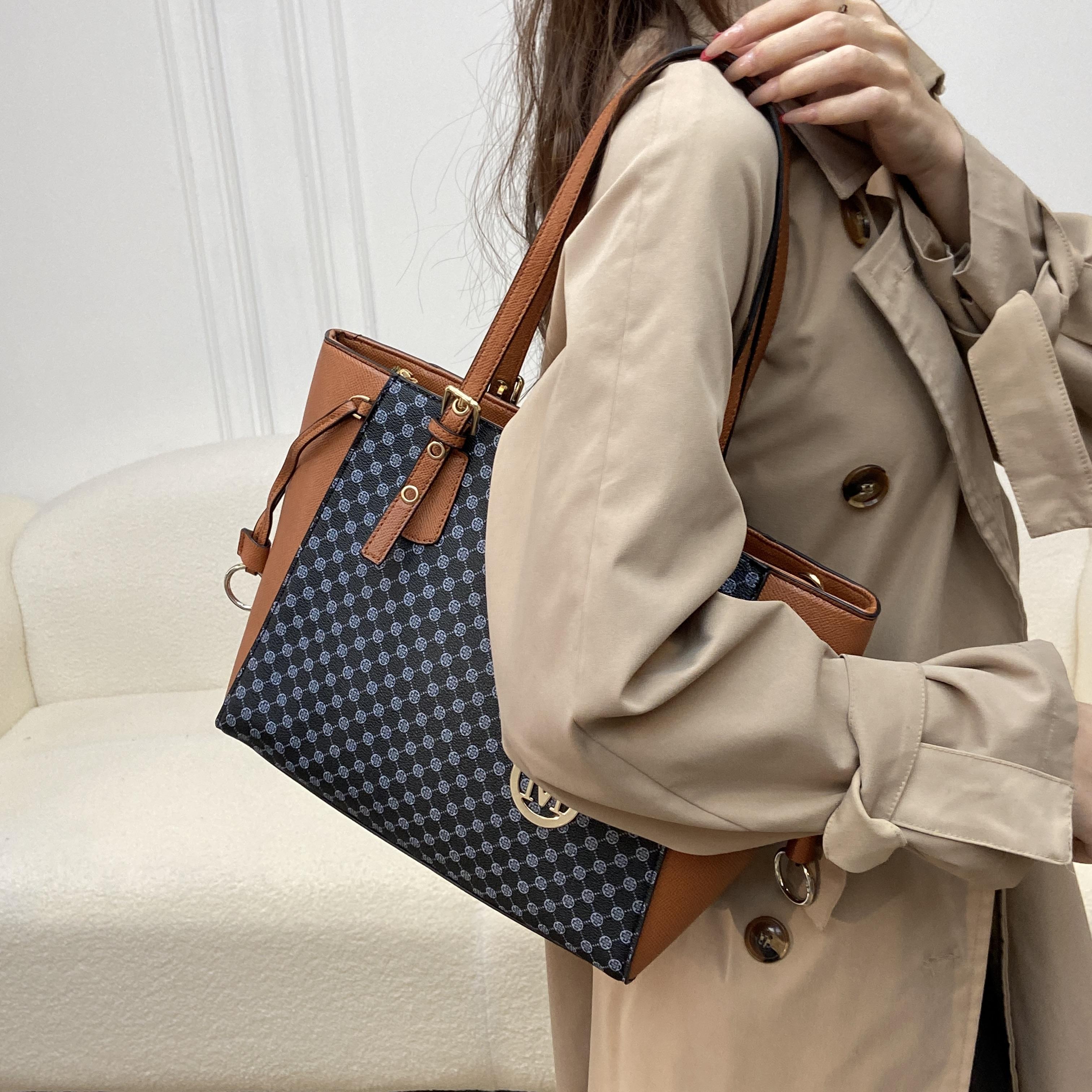 CHIOZND | Midtown Tote - Monogram Two-Tone Klasik tas sling bag tote bag wanita terbaru tas selempang cewek terbaru 2026 tas selempang korean style kuliah/kerja CHIOZND | Midtown Tote - Monogram Two-Tone Klasik tas sling bag tote bag wanita terbaru tas selempang cewek terbaru 2026 tas selempang korean style kuliah/kerja