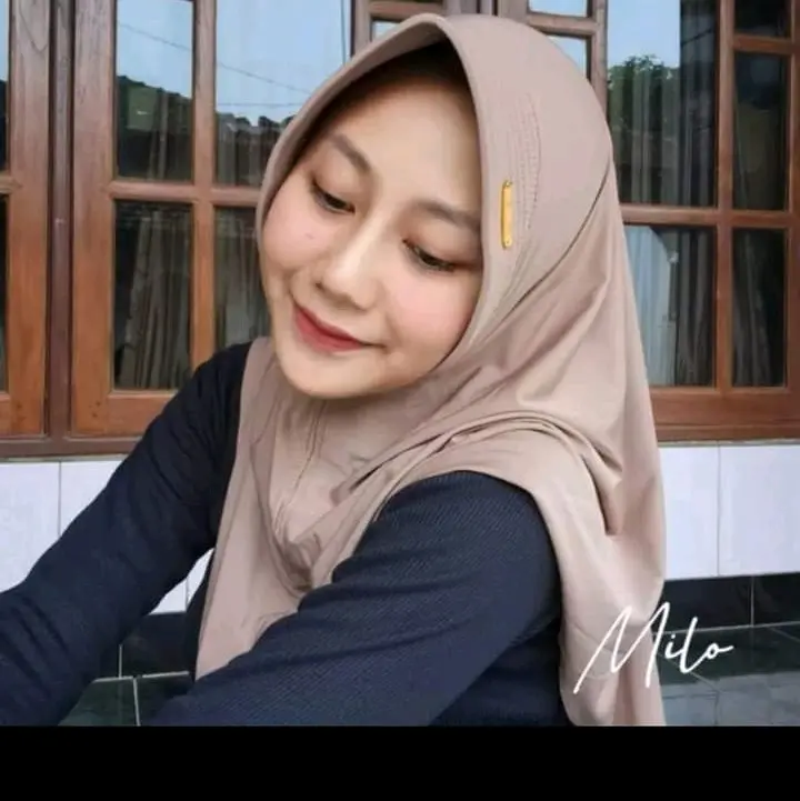 BERGO HAMIDAH SIZE M LABEL BESI BY Lestary hijab dialy pet sabita mirip Anabelle shop