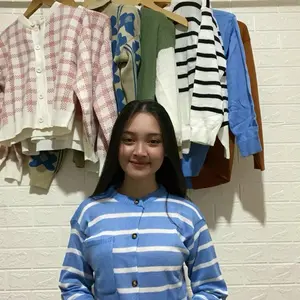 Cardigan Delia Salur Baby Blue Putih untuk Wanita - Nyaman, Knitwear, Panjang, Lembut, Santai