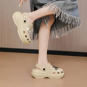 Sandal Wanita/Sepatu Cross Mega Crush stylish, sol EVA super ringan, nyaman dipakai lama, cocok dengan semua gaya, membuat kaki terlihat ramping