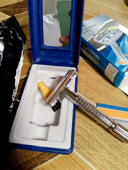Product Review of Alat Cukur Jenggot Manual/Pisau Cukur Jenggot/Alat Cukur Jenggot from D**s 0