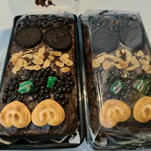 Whole fudgie-brownies panggang bertopping home made