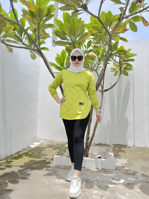 PROMO..!!! 100K dpt 4 pcs random dengan warna yang berbeda-beda atasan polos lengan panjang rib bawah oval. 1