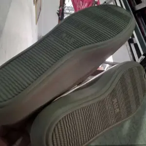 TEFANSY sandal cewek outfit heels sandal selop karet empuk sandal remaja untuk  2025 sandal flat tali Shoes Wanita Jepit Karet Kerja