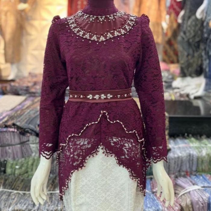 Gambar Kebaya pinguin/kebaya wisuda modern/kebaya belah tengah - Burgundy, ATASAN M dari Pinol kebaya_NEW Kota Surakarta 5 Tokopedia