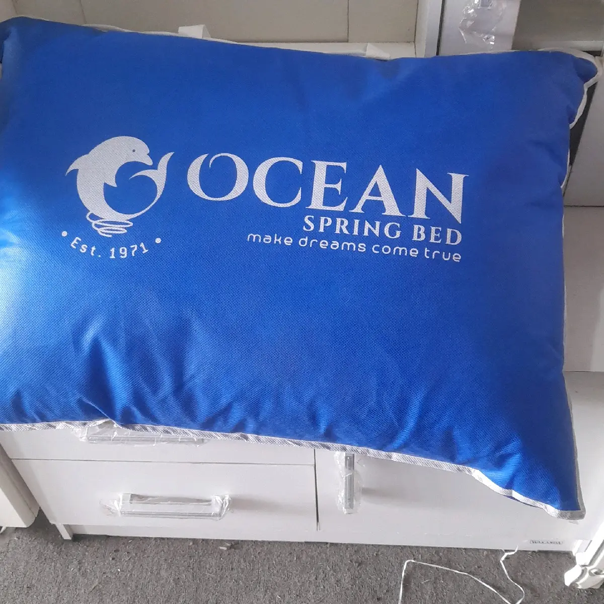 Bantal Guling Merek Ocean Anti kempes dan alergi