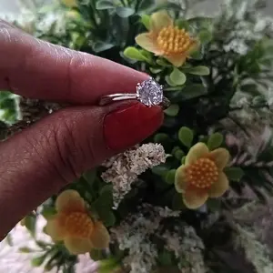 Cincin berlian wanita romantis mewah ringan, berlian bintang bersinar, cocok untuk lamaran atau pertunangan\cincin berlian paduan titanium, ukuran dapat disesuaikan secara bebas