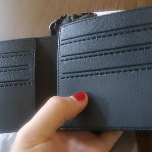 Dompet Pria Premium FA Kulit Sintetis Lipat Tiga 9 Slot Kartu 1 Slot Foto 1 Slot Ruang Penyimpanan Uang Hitam