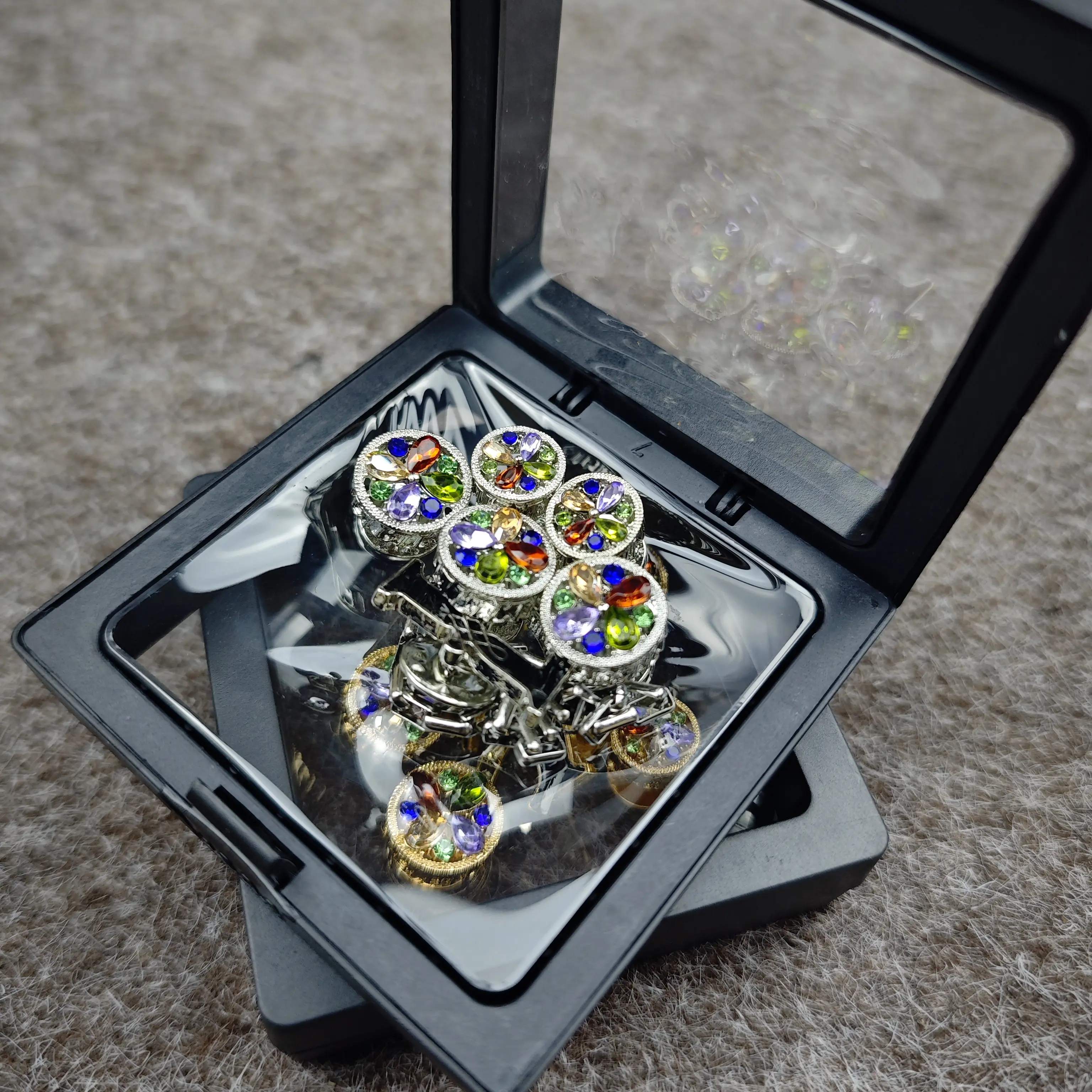 [JI CHAO] Set Tombol Pakaian Malaysia dengan Batu Zircon Alami Warna Lima, 5 Bros Bisa Dilepas, Logo Eksklusif