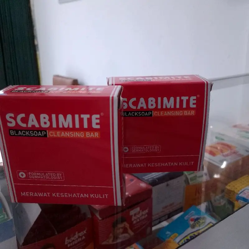 Scabimite blacksoap merupakan sabun perawatan kulit untuk membantu melawan kuman & bakteri sehingga tidak membuat kulit menjadi kering 2