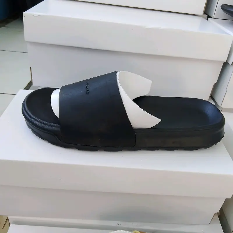 Sendal Kulit Pria Polos Terbaru 2