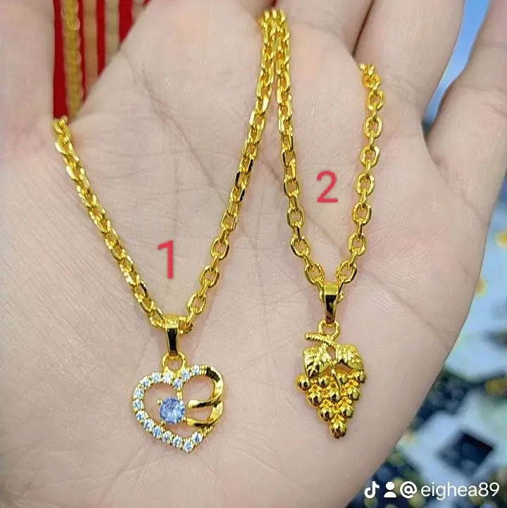 kalung liontin perempuan ........