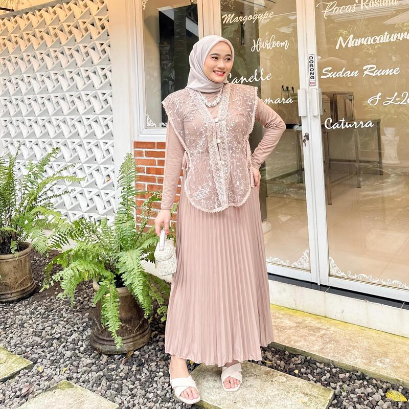Ayasha - One Set Kondangan Vest Brokat Tile dan Rok Plisket Premium 0