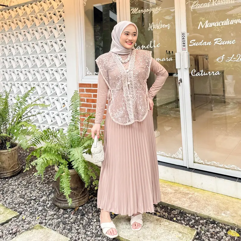 Ayasha - One Set Kondangan Vest Brokat Tile dan Rok Plisket Premium 0