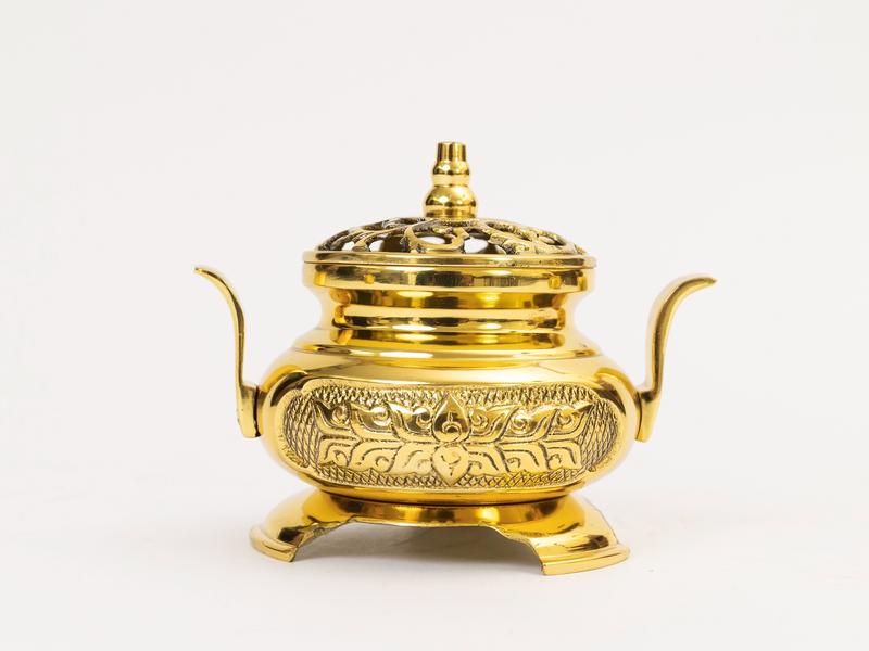 Xông Trầm Hoa Sen size Trung Cao 9cm tính cả chóp x Rộng miệng 6cm bụng 9cm Bằng Đồng Thương Hiệu Lâu Đời Thuận Phát Đa Dạng Kích Thước giữ Hương Lâu Bảo Hành 5 Năm Dầu Thơm Phòng Dầu Thơm Nước Hoa