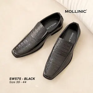 Mollinic Sepatu Pantofel Kerja Pria Hitam Model Ujung Lancip Glossy SW.575