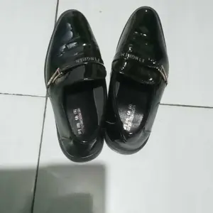 GenGeGo  Sepatu kulit hitam laki-laki anti slip kerja sepatu kulit formal bernafas lembut sepatu bisnis laki-laki biasa laki-laki