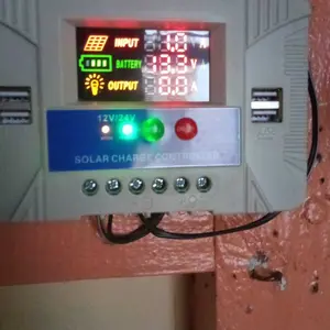 Pengisi daya surya PWM 12/24V 4USB pengisi daya surya mengontrol MPPT30A Solar Charge Controller Cell PWM