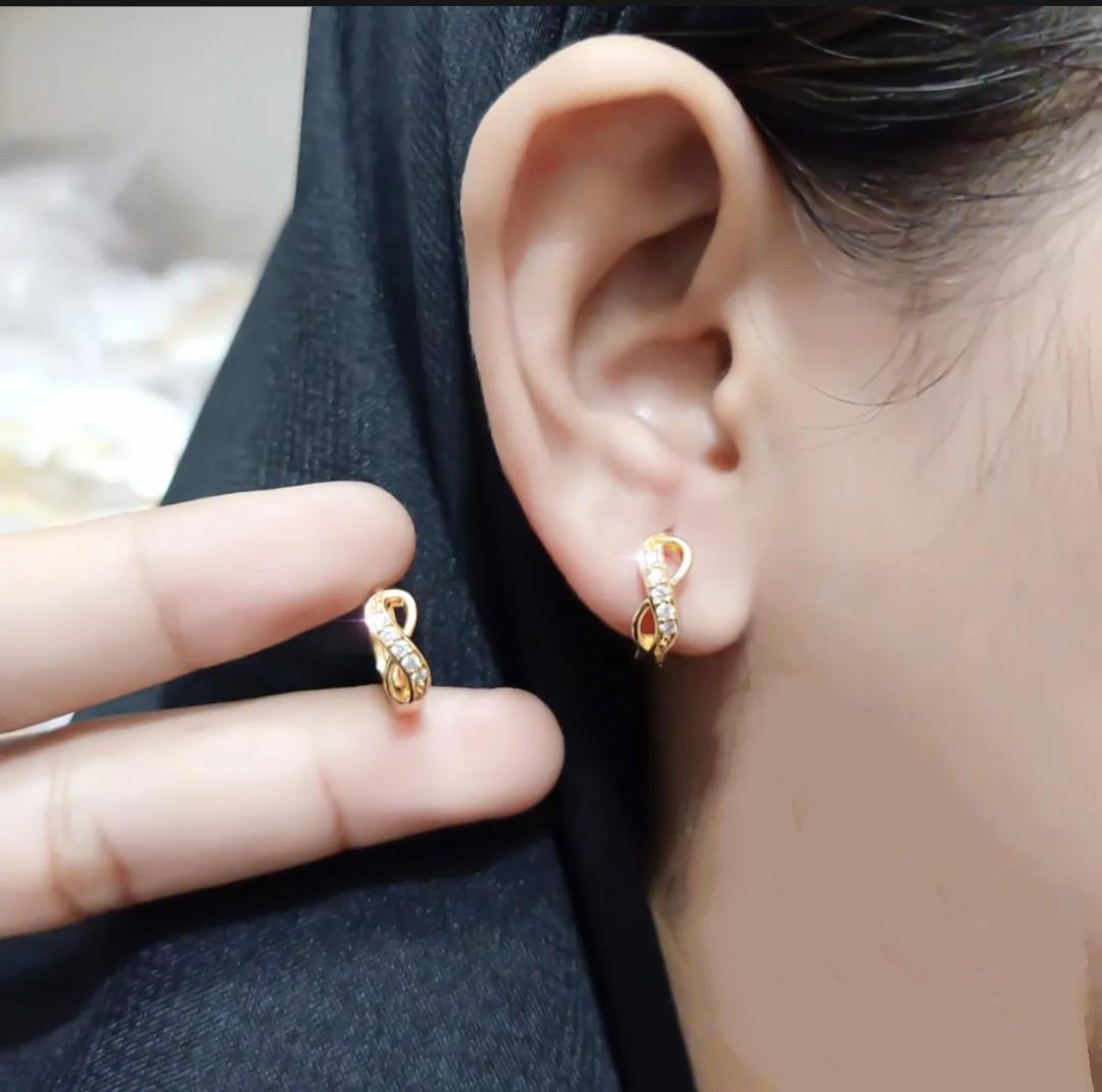Perhiasan Fashion Wanita Anting Clip Titanium Motif Angka Delapan Terbaru 2026 Emas Earrings
