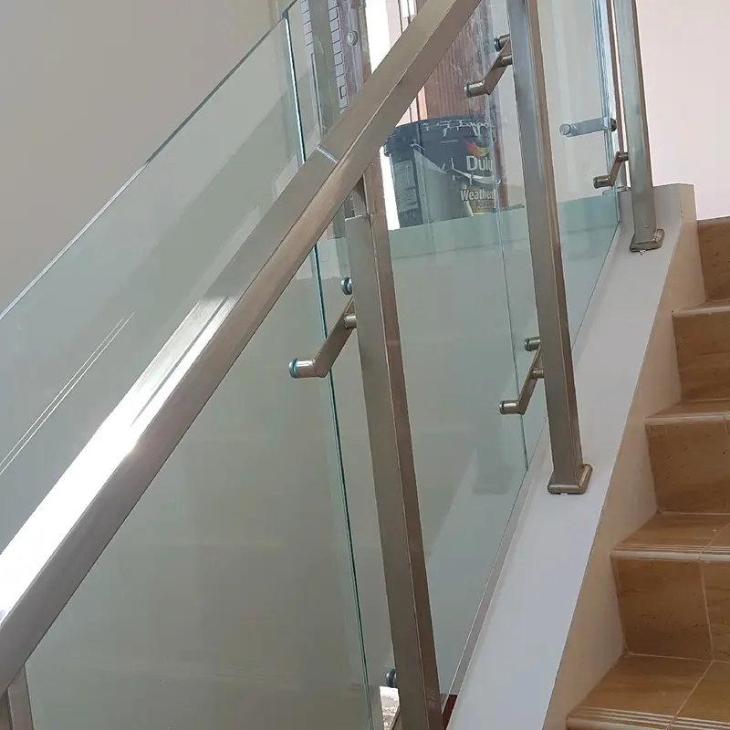Railing tangga stainless steel kaca tempered. tangga besi 2