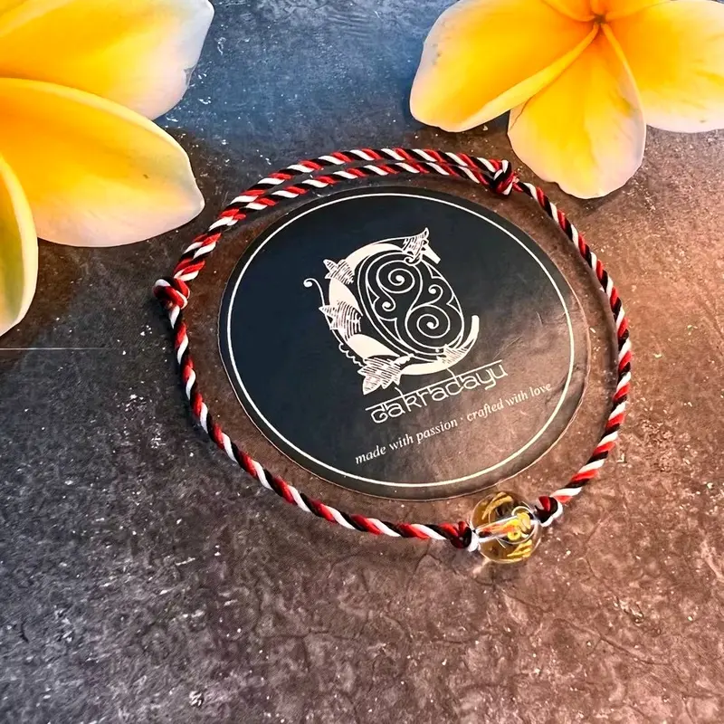 CAKRADAYU Gelang Keberuntungan Tridatu Kristal Tibet Mantra Asli Khas Bali 1