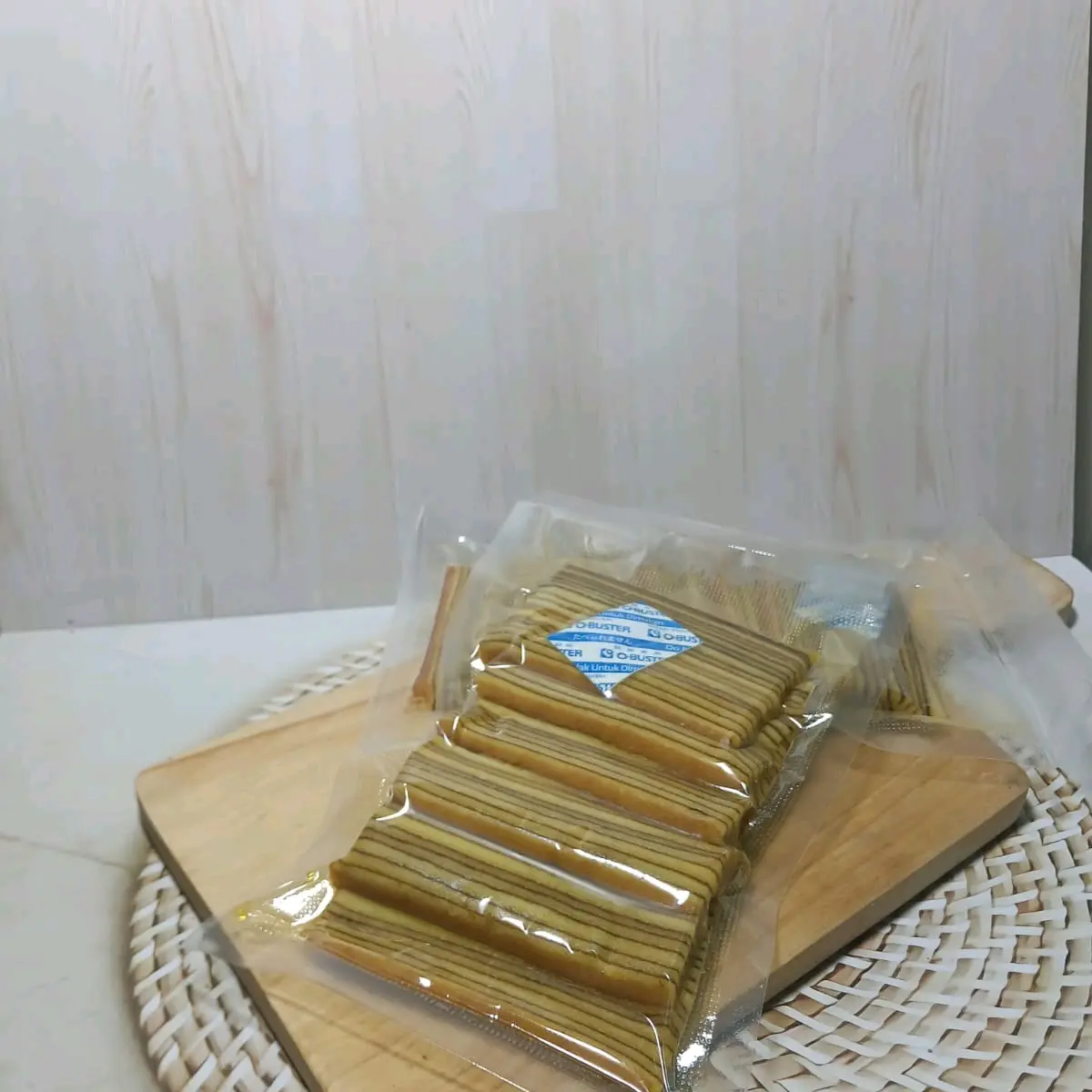 pinggiran lapis legit prunes berat 250gram
