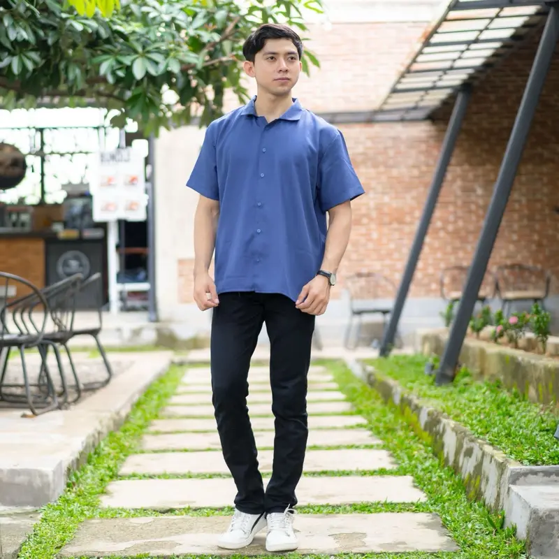 Matrix.id - Kemeja Pria Cassual Terbaru Hem Pria Populer Atasan Pria Kekinian Lengan Pendek Kerah V neck Bahan shakila Premium kemeja  viral Baju Lembut Panjang Casual 2