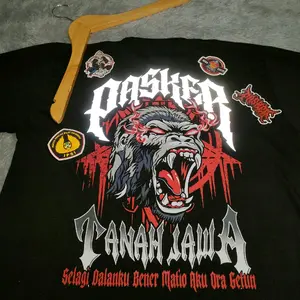 Kaos Ikspi Kerasakti Pendek Pria Distro dengan Stiker Gratis