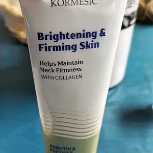 Krim Leher Firming Pemutih Arbutin Peptide Brightening Neck Cream 50g Anti-Kerut Collagen Leher Firming Peremajaan Krim Perawatan Neck Rejuvenation Cream Reduces Melanin Mencerahkan Warna Kulit Whitening Leher Ringan Kecantikan Melembabkan Kulit Neck Care