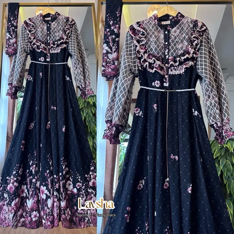 Naomi 22.Plumy black